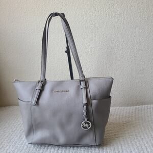 Michael Kors Gray Shoulder Bag with Saffiano Leather
